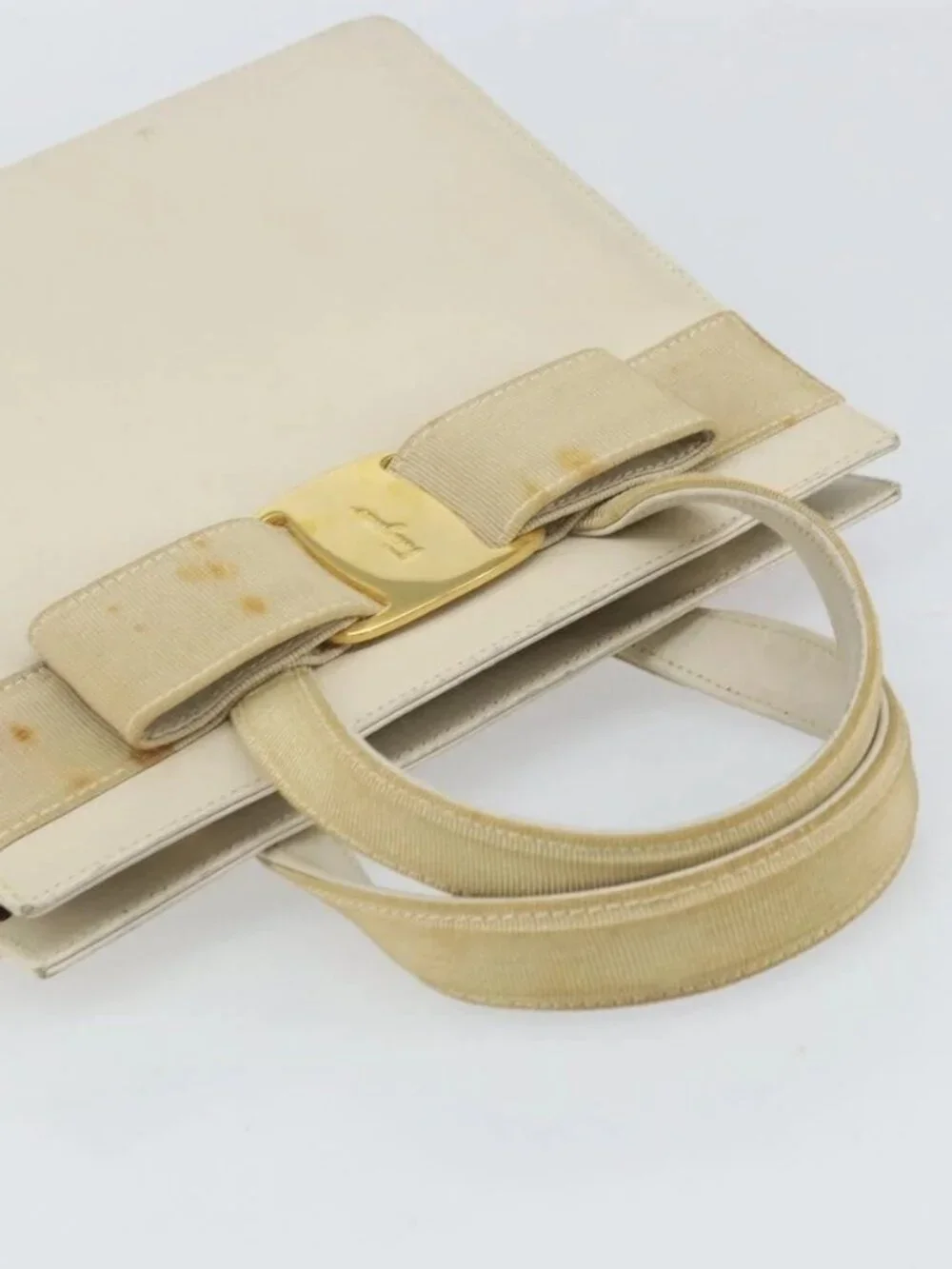 Salvatore Ferragamo Vala Hand Bag Leather White Gold Auth 166678